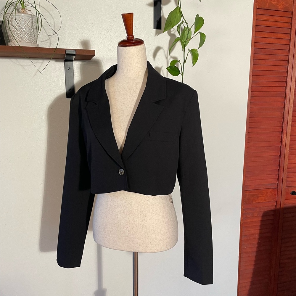 Mimosa black cropped blazer.